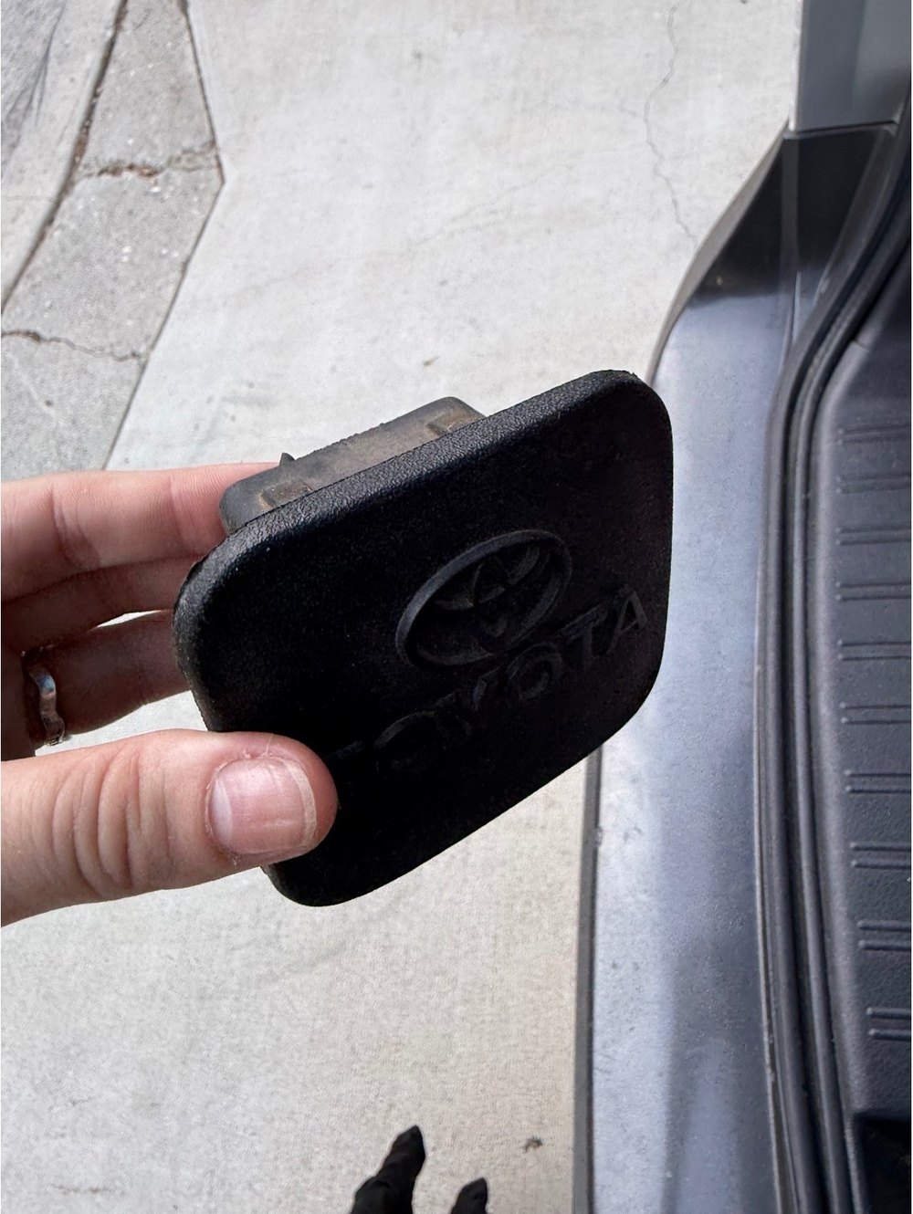 Toyota towing hitch plug